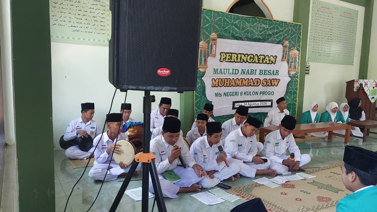 Semarak Gema Shalawat Warnai Peringatan Maulid Nabi 1448 H di MTsN 6 Kulon Progo